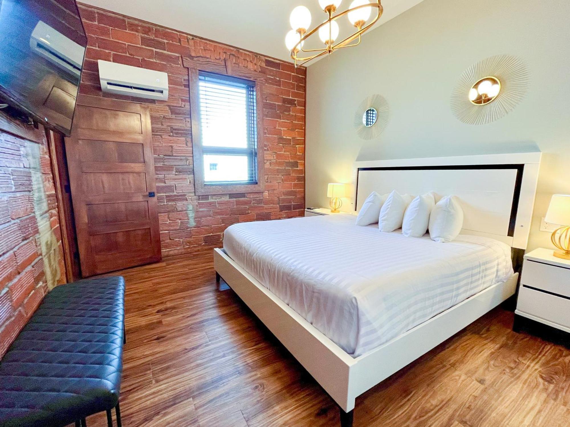 The Baker Hotel Cranbrook Esterno foto