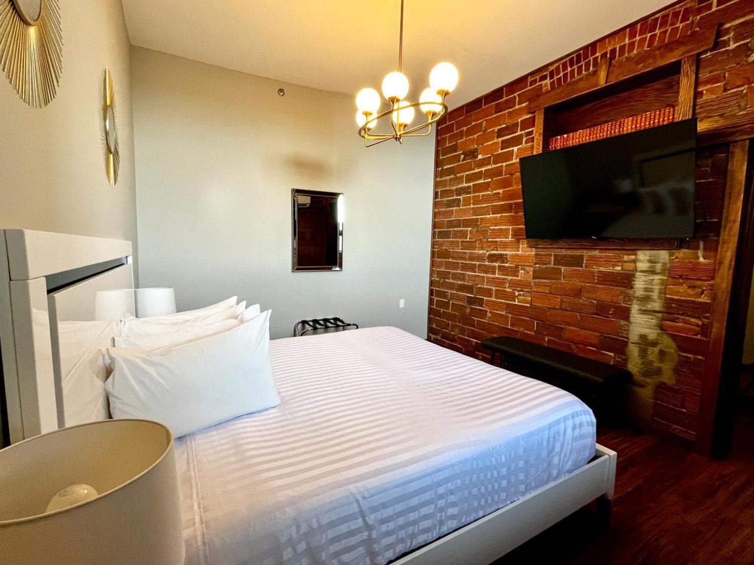 The Baker Hotel Cranbrook Esterno foto